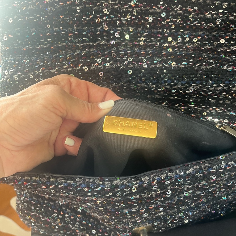 CHANEL 
Tweed Sequin Quilted Large Chanel 19 Flap Black Multicolor. Dust bag - Picture 4 of 6